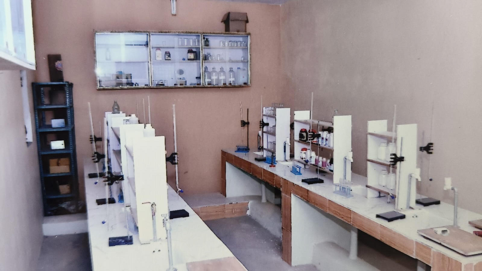 4 001.jpg (180892 bytes)